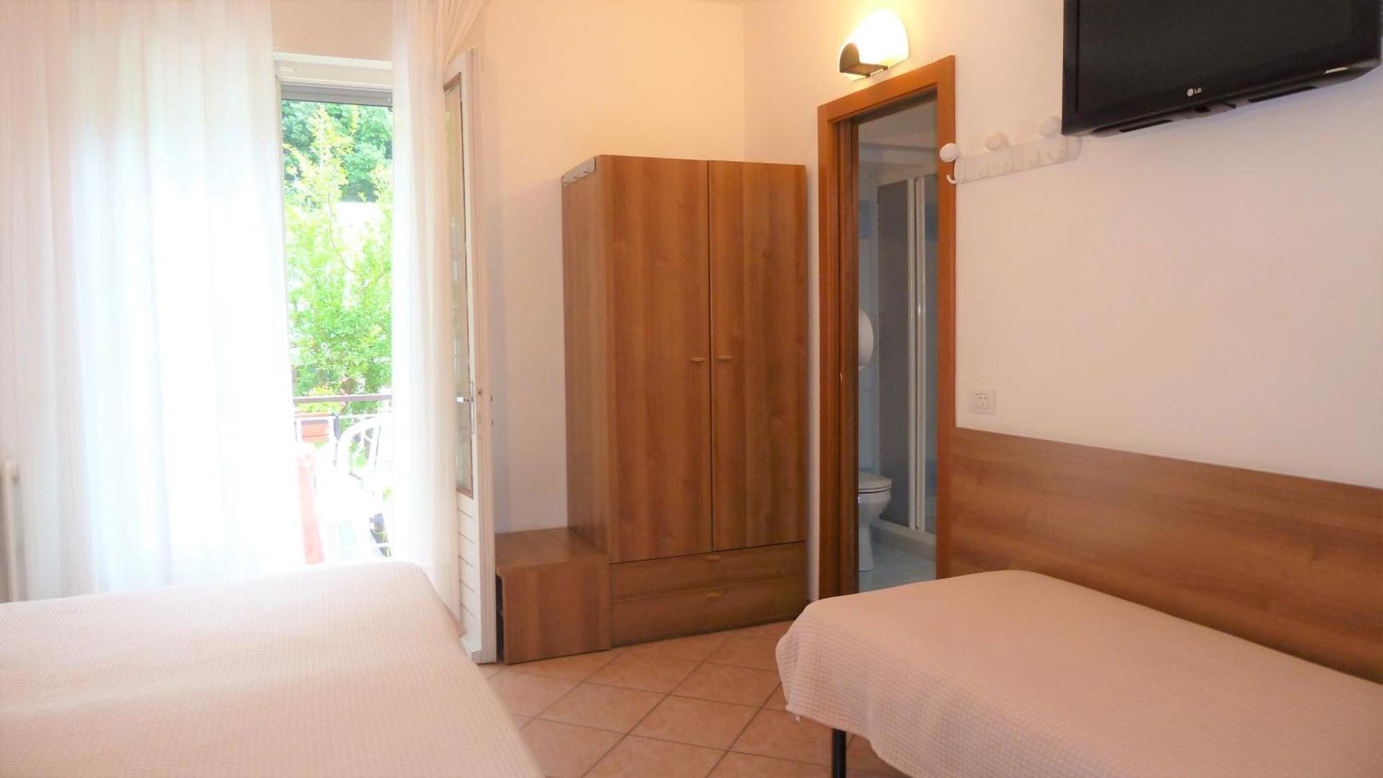 Hotel Baitone - Nature Village Malcesine Bilik gambar